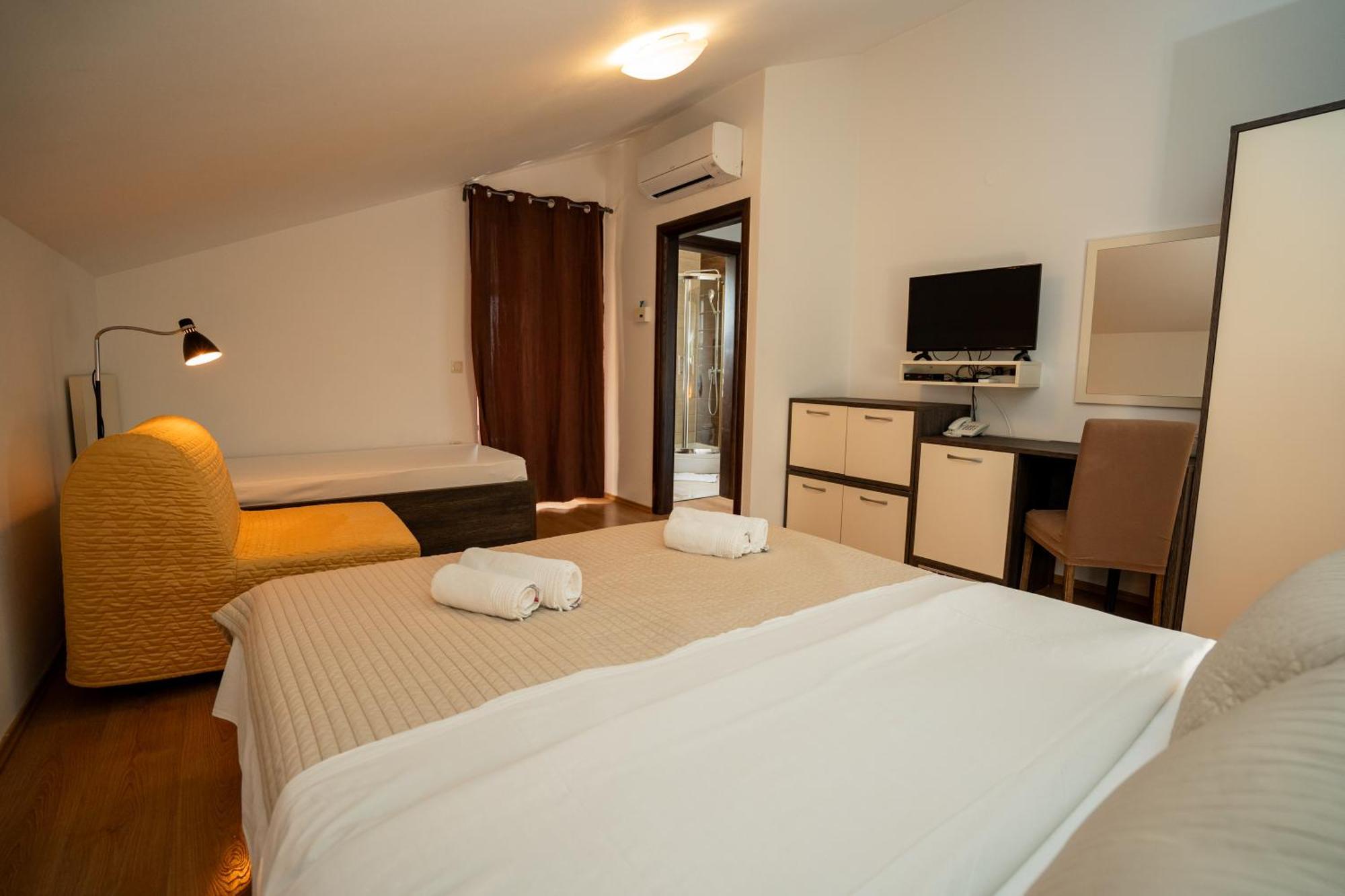 Bed & Breakfast Marta & Tona Kustici Exterior photo